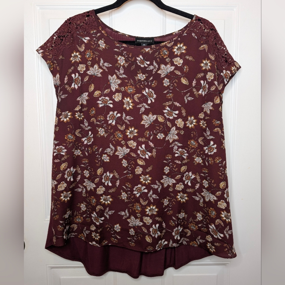 Forever 21 Women's Floral Burgundy Top